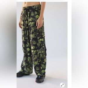 NWT Urban Outfitters wide leg cargo pants green and black viscose L